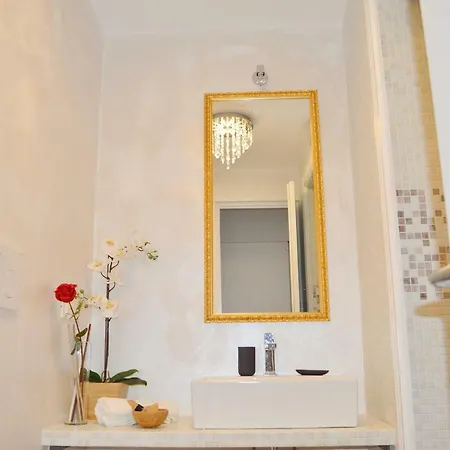 6 Stars Rome