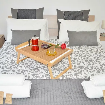 Apartment 6 Stars