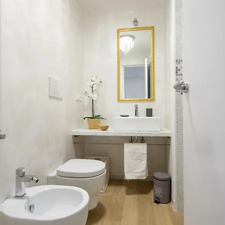 6 Stars Apartment