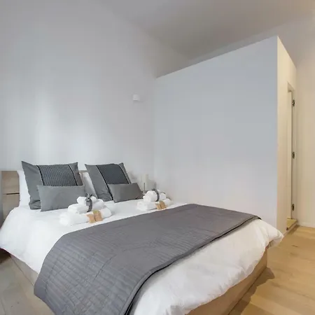Apartment 6 Stars